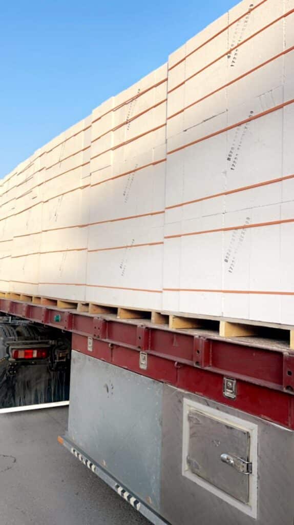 الطوب الابيض العازل